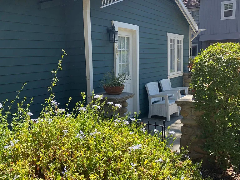 307 W Matilija St — Photo 16