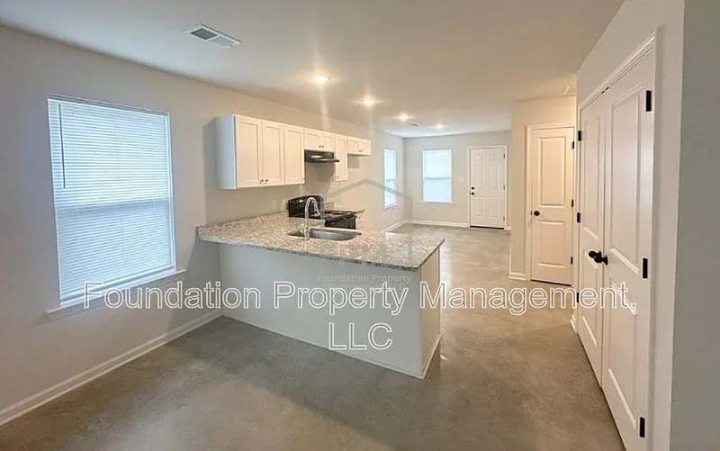 3 bed, 2.0 bath, 1220 sqft, $1,550 — Photo 4