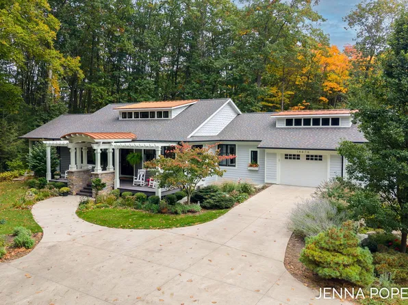 14676 Brucker Woods Ct, Grand Haven, MI 49417