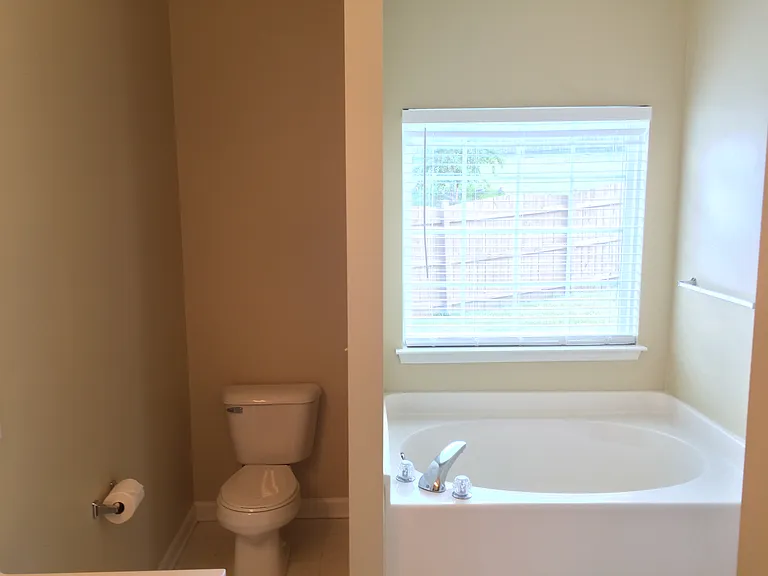 102 Otterman Ct — Photo 15