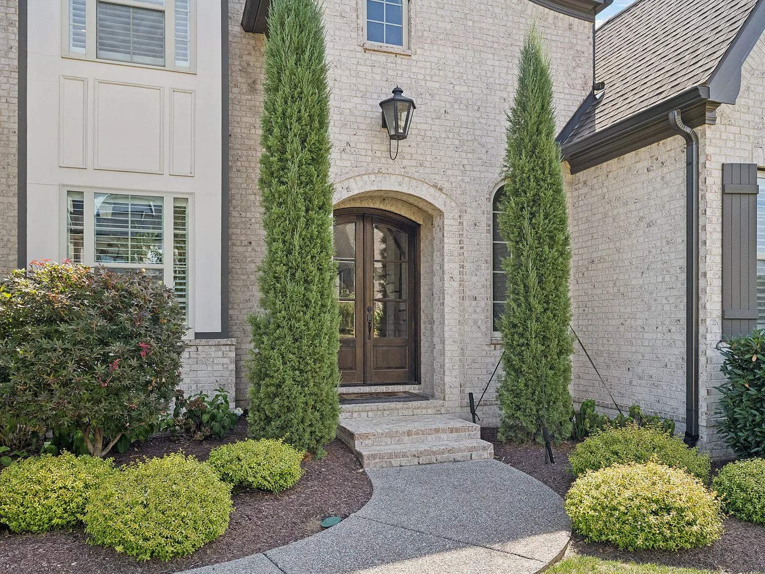 4 bed, 5.5 bath, 5525 sqft, $12,000 — Photo 2