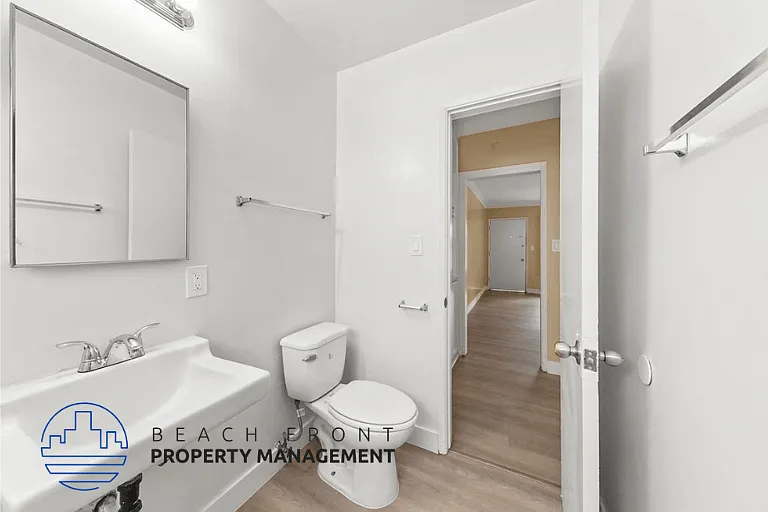 608 W Hyde Park Blvd — Photo 20