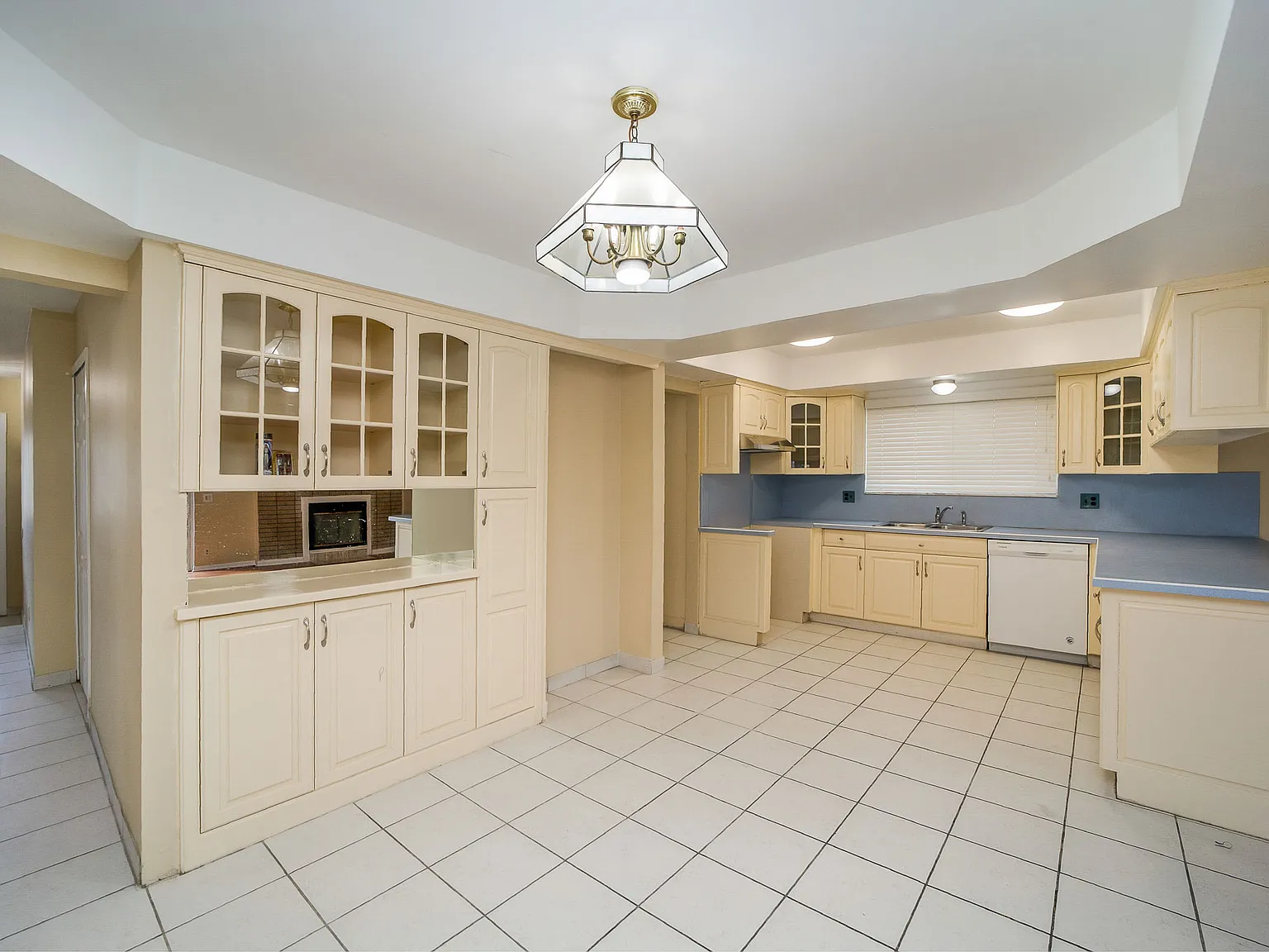 3 bed, 1644 sqft, $2,500 — Photo 3