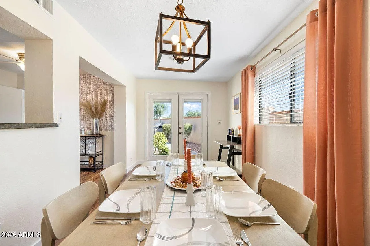 3 bed, 2.0 bath, 1941 sqft, $5,000 — Photo 3