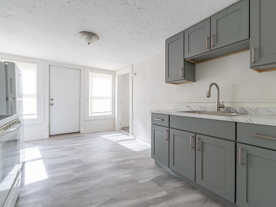 1st image of 30 Chestnut St APT 1