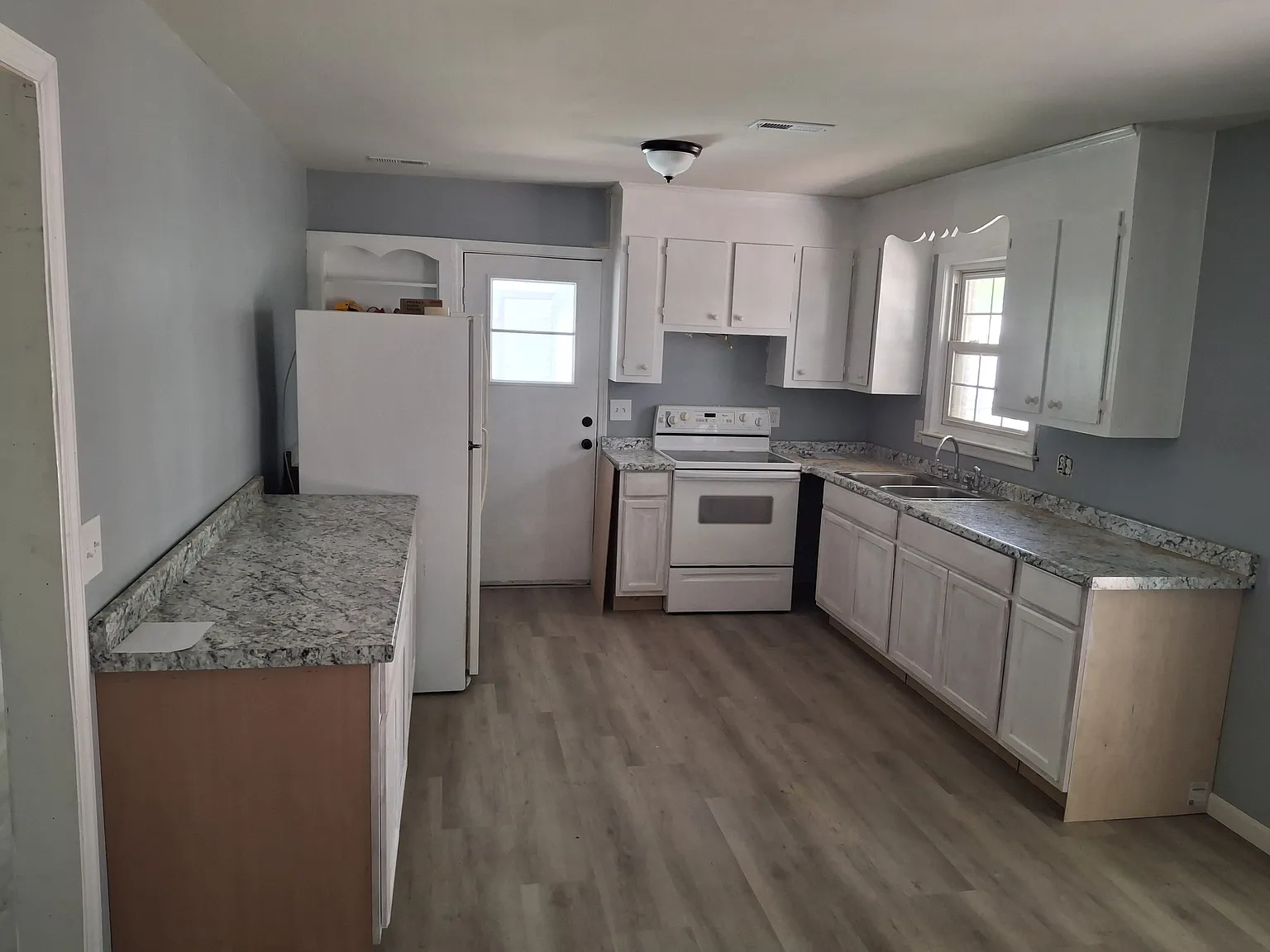 3 bed, 1200 sqft, $1,550 — Photo 3