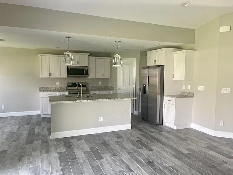 315 Sweetwater Dr — Photo 3