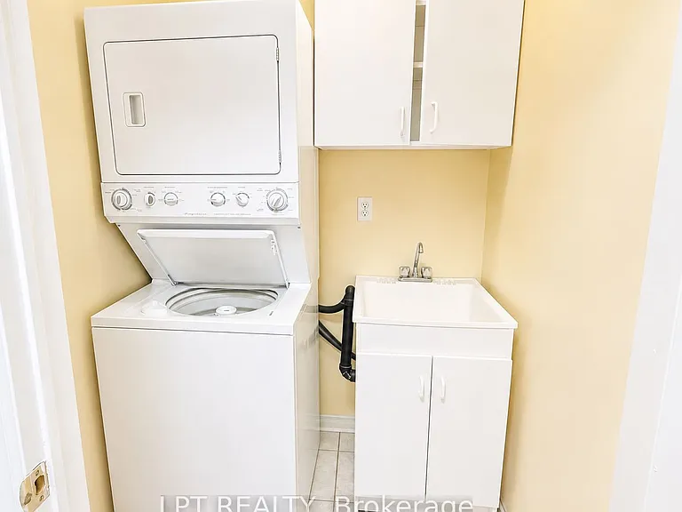135 Warren Bradley St #MAIN 2ND FLOOR — Photo 12