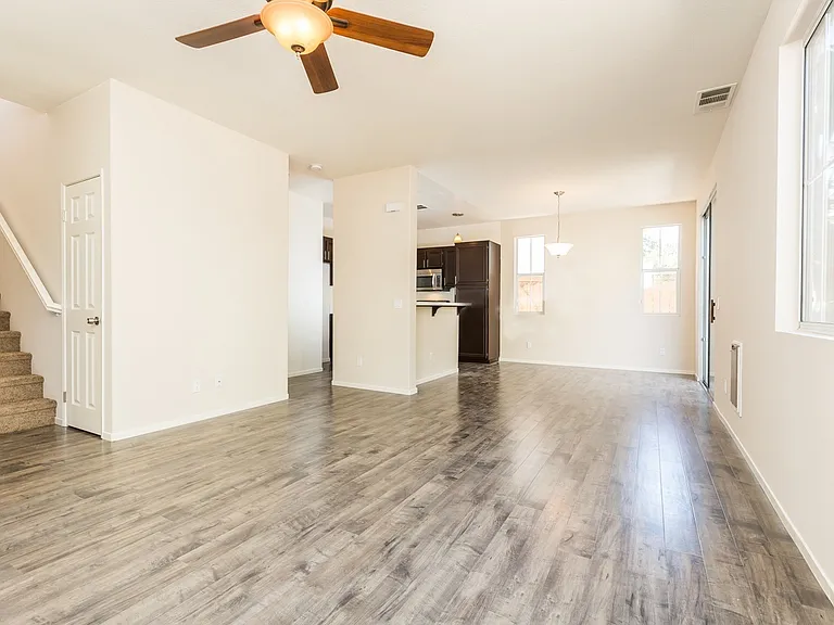135 Alicia Way — Photo 3