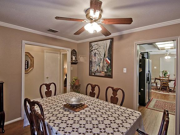Gracious entertaining will be yours in this formal dining room!