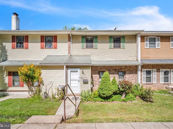 518 Pebble Ridge Ct, Langhorne, PA 19053