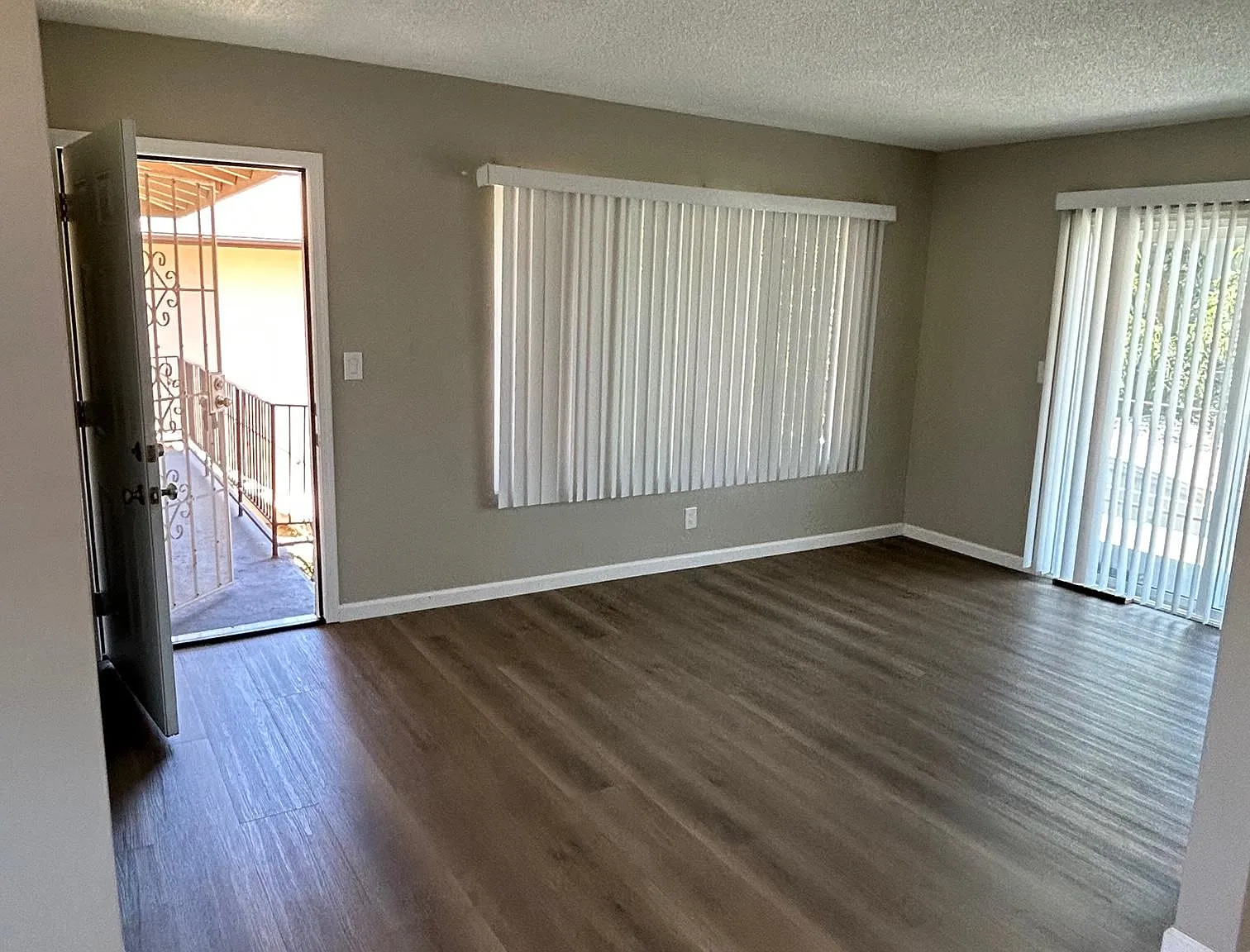 2 bed, 1000 sqft, $2,095 — Photo 1