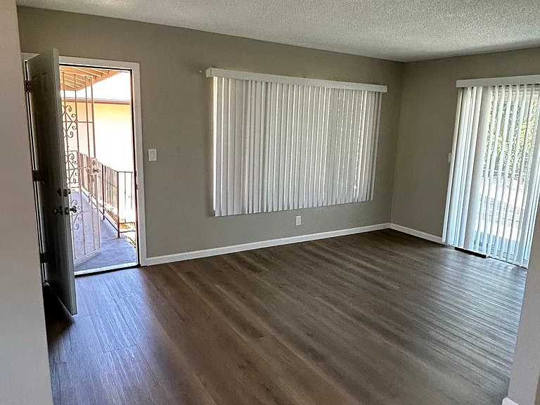 120 E Wilken Way #8 — Photo 1