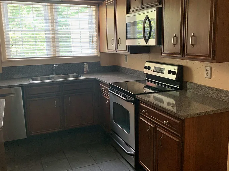 5316 Rolfe Ave — Photo 3