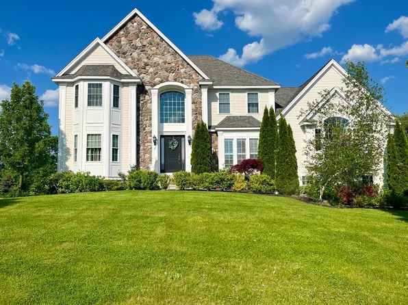 8 Smith Farm Way, Dracut, MA 01826