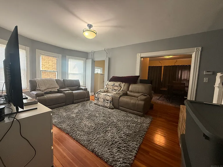 63 Ridge St — Photo 9