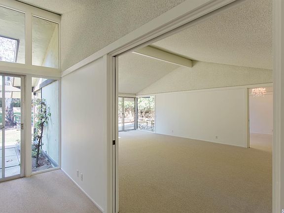 5th image of 4271 Oakwood Ave