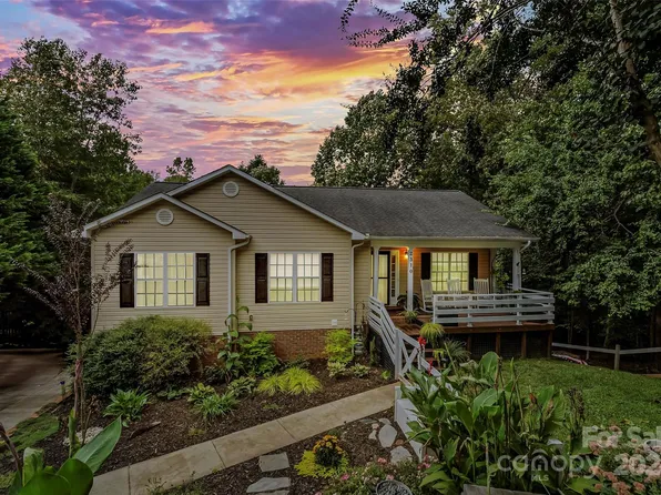 2310 39th Avenue Ct NE, Hickory, NC 28601