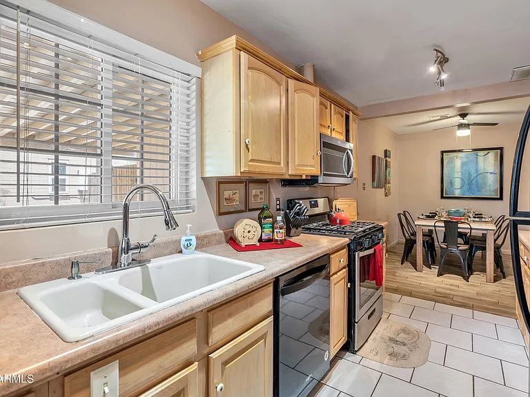 842 W Fairmount Ave — Photo 21