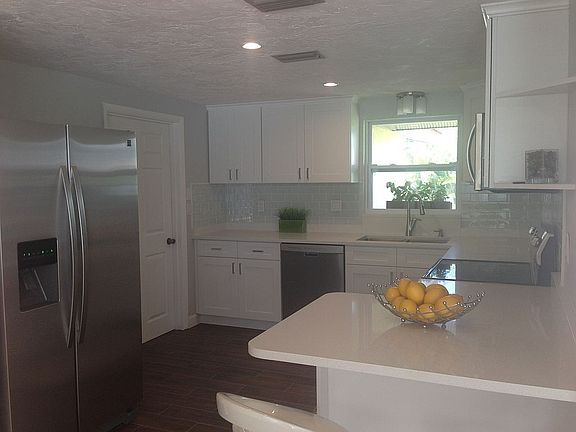 4th image of 2452 Breakwater Cir
