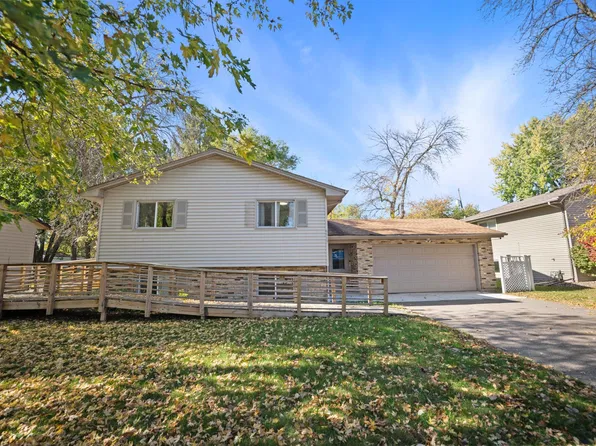 6517 Edgewood Ave N, Brooklyn Park, MN 55428