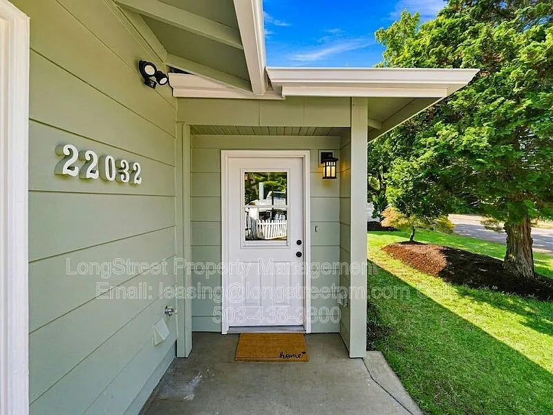 4 bed, 2.0 bath, 1430 sqft, $3,295 — Photo 4