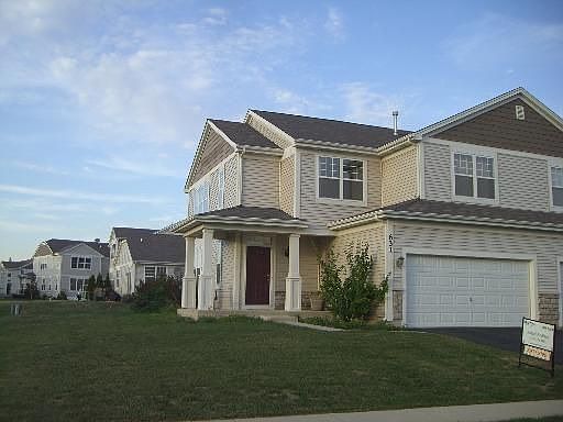 3rd image of 631 Schubert St