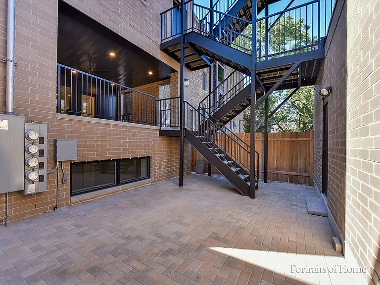 2135 N Lakewood Ave #1 — Photo 32