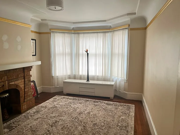 111 Sadowa St — Photo 2