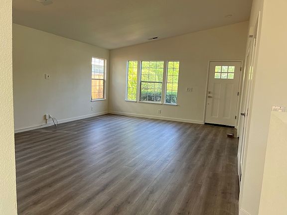 2nd image of 584 Leafhaven Ln