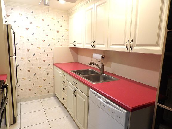 4th image of 4074 Cornwall D #4074