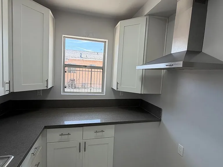 1334 W 93rd St — Photo 15