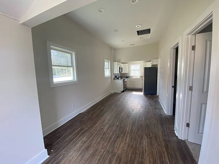 301 Eaton St — Photo 3