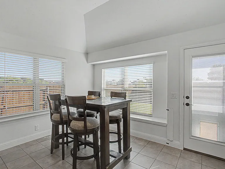 1004 Deer Ridge Dr — Photo 9