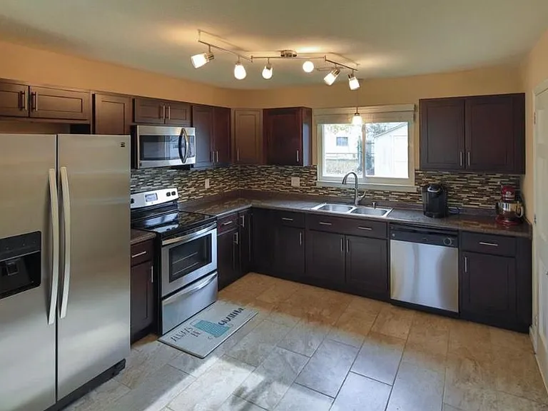 3033 Kenelm Dr — Photo 19