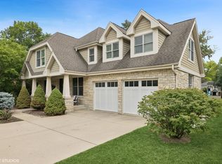 907 S Vail Ave, Arlington Heights, IL