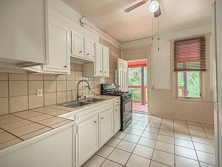 207 Midway Ave — Photo 9