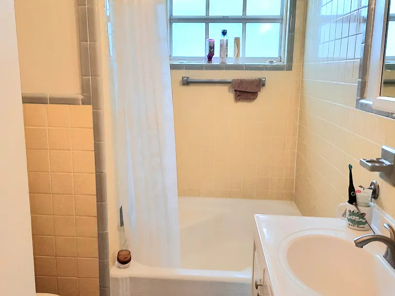 1244 Grove St — Photo 5