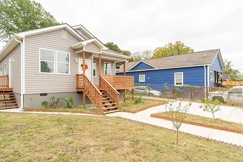 3 bed, 2.0 bath, 1370 sqft, $1,995 — Photo 2