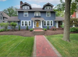 2177 S Overlook Rd, Cleveland Heights, OH 44106