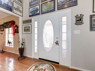 9741 Crest Hill Rd, Marshall, VA 20115