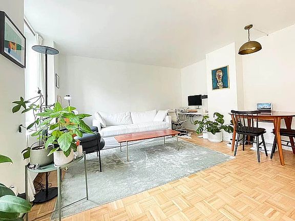 3rd image of 311 Greenwich St APT 4G