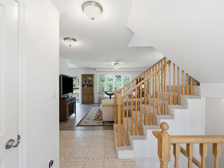26 Fallingbrook Cres — Photo 6