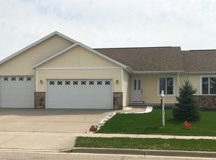 332 Buena Vista Dr, Arlington, WI 53911