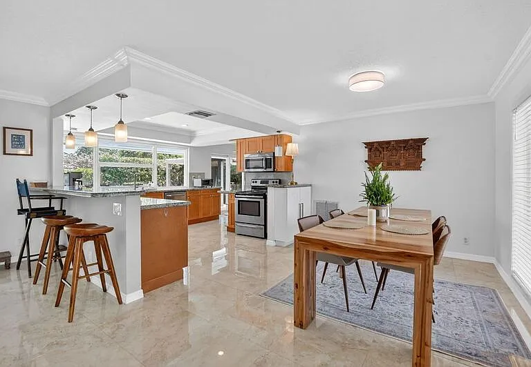 424 SW 7th Way — Photo 16
