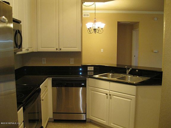 3rd image of 8539 GATE Parkway W #1437