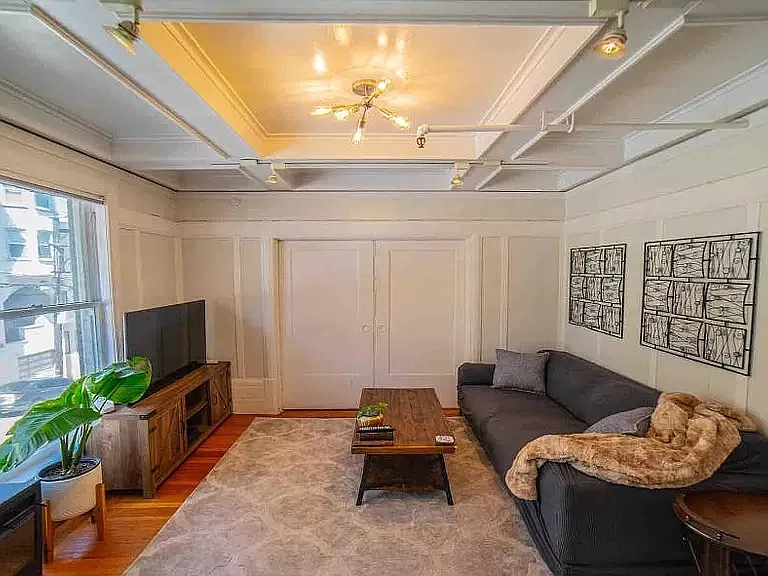 1187 Washington St — Photo 3