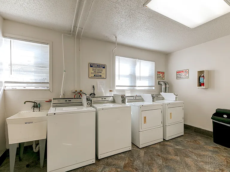 Shoreline Place Apartments — Photo 21