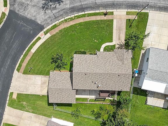 3rd image of 1 Lee Ct