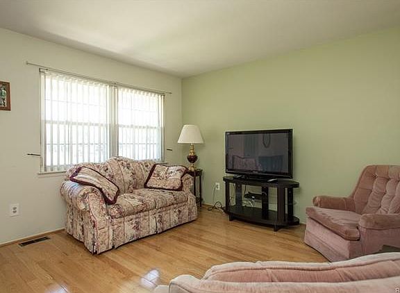 4th image of 24642 Olde Orchard St #9